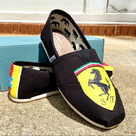 Ferrari Vettel custom hand painted TOMS - Picture 2 of 4